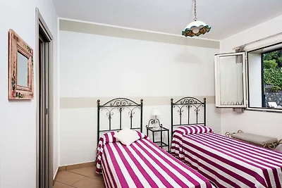Lussuosa villa a Ragalna con piscina privata