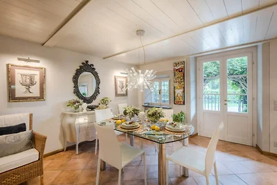 Casale a Lucca con giardino jacuzzi