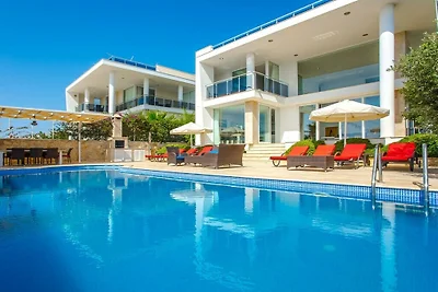 Villa in Kalkan mit Schwimmbecken