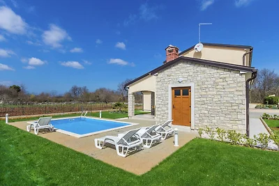 Villa in Kma?i?i mit privatem Pool