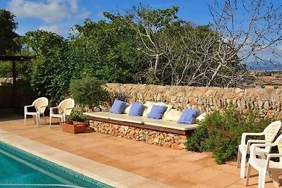 Finca in Llubi mit Schwimmbecken