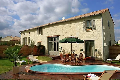 Villa mit Terrasse im ländlichen Chalais