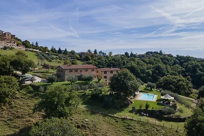 Villa eingebettet in das "große Grün" des uml...