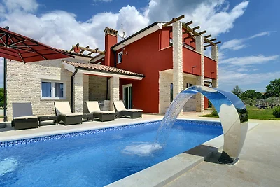 Modernes Ferienhaus mit Pool in Bratulici