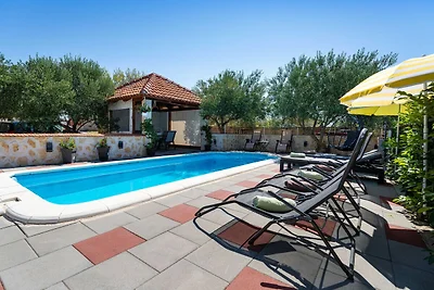 Ferienhaus in Krkovic mit großem Swimmingpool