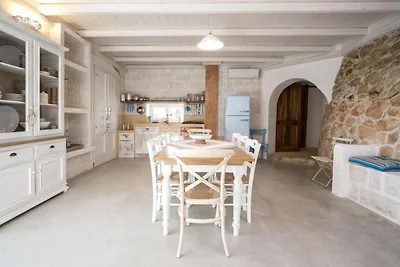 Prestige pool trullo