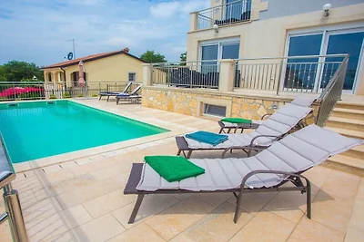 II in Villa Sunce