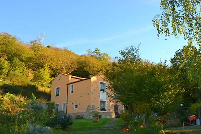 Suggestivo appartamento a Vezzi Portio con gi...
