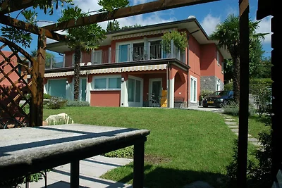 Villa a Barasso vicino al centro