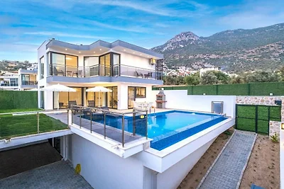 Villa in Kalkan mit Schwimmbecken