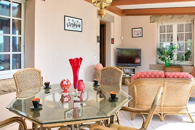 Haus in Plomeur mit Pool und Garten