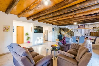 Villa rústica en Gruda con piscina privada