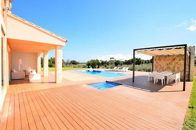 Villa in Muro met zwembad en jacuzzi