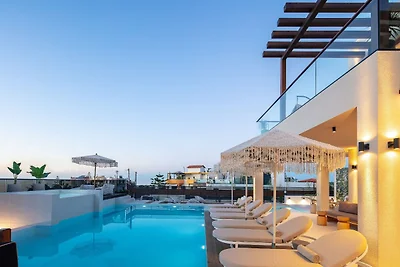 Group Beachside stay in Skaleta