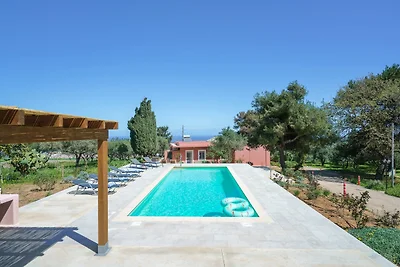 Charming spacious house, 5min from Rethymno!