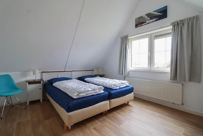 Freistehende, geräumige Strandvilla für 8...