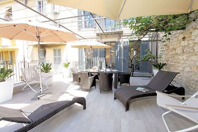 Luxurious apartment with terrace in the famou...