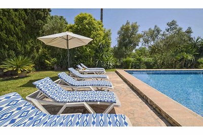 Schöne rustikale Finca mit Pool in Meeresnähe