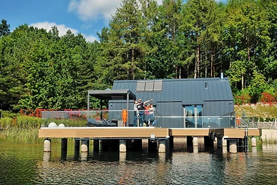 Ferienhaus mit privatem See und Strand