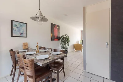 Bungalow am Wasser mit Garten