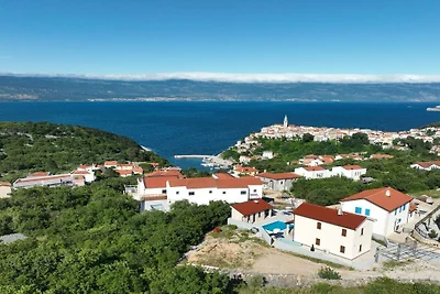 Villa in Vrbnik mit Schwimmbecken