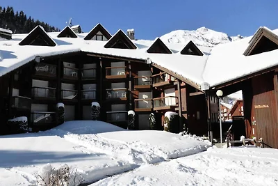 Studio-Residenz aus wei�en Steinen