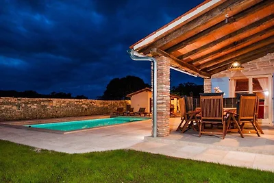 Villa in Krmed mit Schwimmbecken