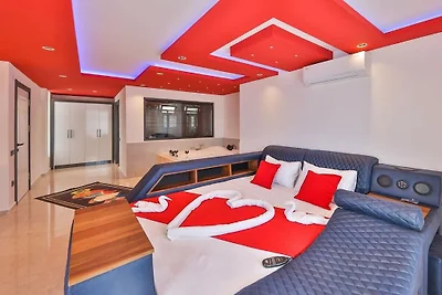 Villa in Kalkan mit Schwimmbecken