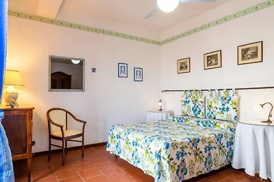 Fesselnde Villa in Ricadi mit Pool