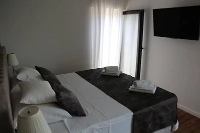 Grazioso apt con una camera da letto a Ugljan