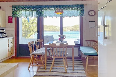 5 person holiday home in STILLINGSÖN-By Traum