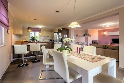 Villa in Tinjan met barbecue en wifi.