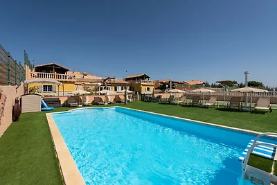 Geräumige Familienvilla mit beheiztem Pool