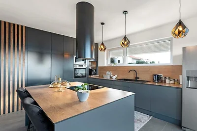 Wohnung in Šibenik-Brodarica mit Balkon