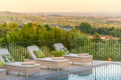 Luxe villa met 7 slaapkamers en zwembad