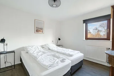 Geschmackvoll eingerichteter freistehender Bu...