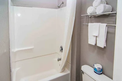 Motel 6 Ft. Pierce, FL | 1 Queensize-Bett