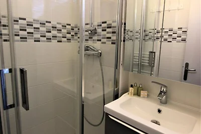 RENOVIERTE WOHNUNG SEHR GESCHÄTZT