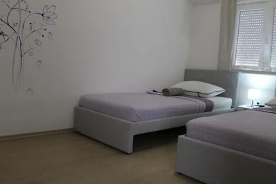 Villa Ava - Five Bedroom Villa with Swimming...