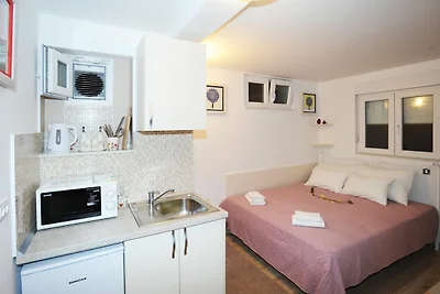Nika Family Apartments - Basic Studio Apartme...