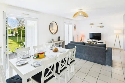 Haus nahe Skidivan Strand mit Garten