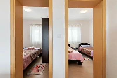 Apartment in Nevi?ane f�r 6 Personen