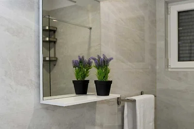 Stylish Okrug Gornji Apartment with Terrace a...