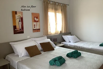 Villa aan zee in Adelianos Kampos