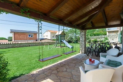 Villa en Labincă con piscina
