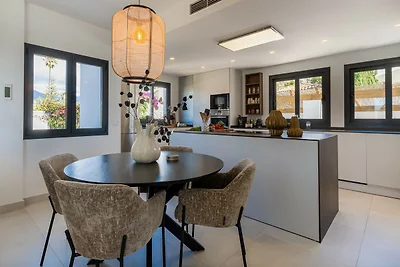 Elegant Villa with sea Views & Pool Marbella