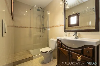 Haus in Pollenà mit Terrasse und Grill