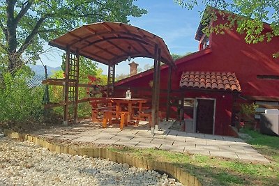 Geräumige Villa in Fabriano mit Swimmingpool