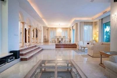 Villa in Marbella mit Schwimmbecken