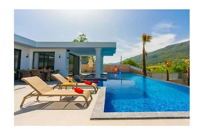 Villa a Kalkan con piscina